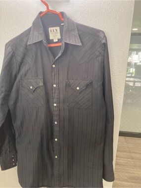 Black Long-Sleeve Casual Button-Down Shirt